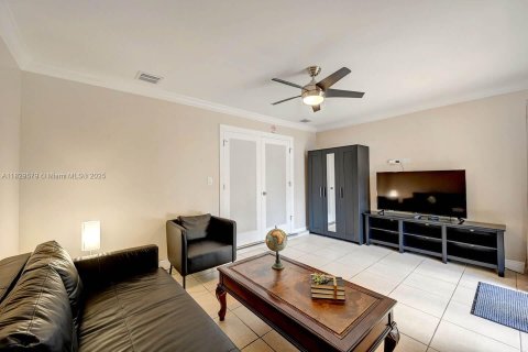 Villa ou maison à louer à Hollywood, Floride: 5 chambres, 174.66 m2 № 1980665 - photo 23