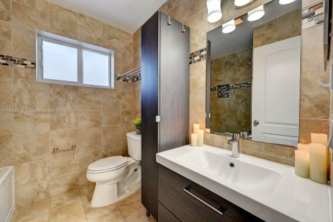 Villa ou maison à louer à Hollywood, Floride: 5 chambres, 174.66 m2 № 1980665 - photo 15