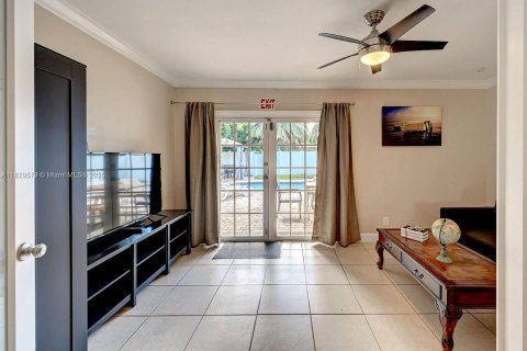 Villa ou maison à louer à Hollywood, Floride: 5 chambres, 174.66 m2 № 1980665 - photo 21