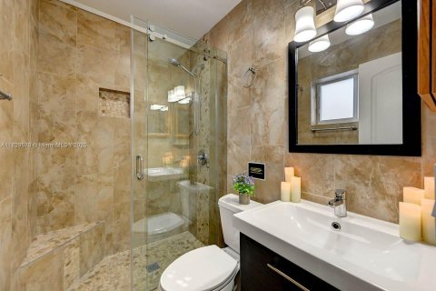 Villa ou maison à louer à Hollywood, Floride: 5 chambres, 174.66 m2 № 1980665 - photo 12