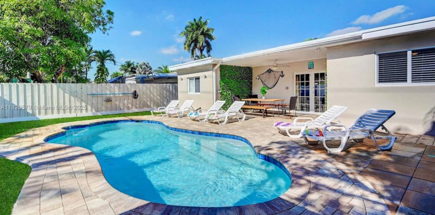 Villa ou maison à Hollywood, Floride 5 chambres, 174.66 m2 № 1980665