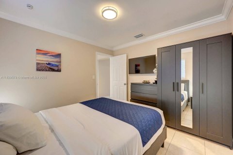 Villa ou maison à louer à Hollywood, Floride: 5 chambres, 174.66 m2 № 1980665 - photo 18