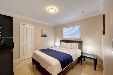 Villa ou maison à louer à Hollywood, Floride: 5 chambres, 174.66 m2 № 1980665 - photo 17