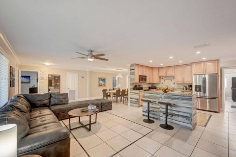 Villa ou maison à louer à Hollywood, Floride: 5 chambres, 174.66 m2 № 1980665 - photo 4