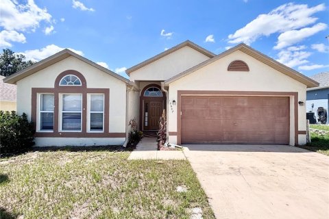 House in Clermont, Florida 4 bedrooms, 174.1 sq.m. № 2151599