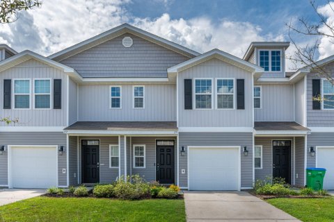 Townhouse in Crestview, Florida 3 bedrooms, 145.76 sq.m. № 562655