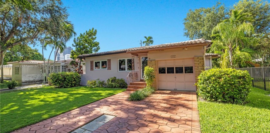 House in Coral Gables, Florida 3 bedrooms, 170.1 sq.m. № 1977910