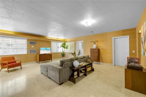 House in Coral Gables, Florida 3 bedrooms, 170.1 sq.m. № 1977910 - photo 9