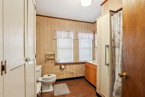 House in Zephyrhills, Florida 4 bedrooms, 144.93 sq.m. № 2095763 - photo 17