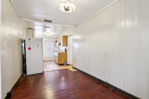 House in Zephyrhills, Florida 4 bedrooms, 144.93 sq.m. № 2095763 - photo 13