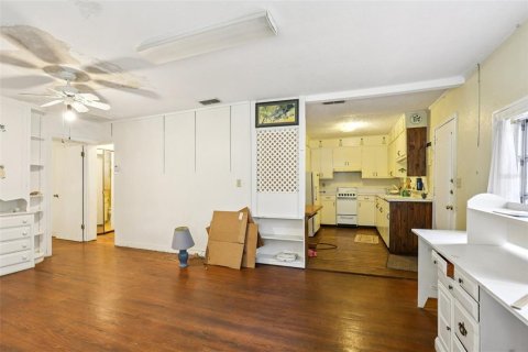 House in Zephyrhills, Florida 4 bedrooms, 144.93 sq.m. № 2095763 - photo 7