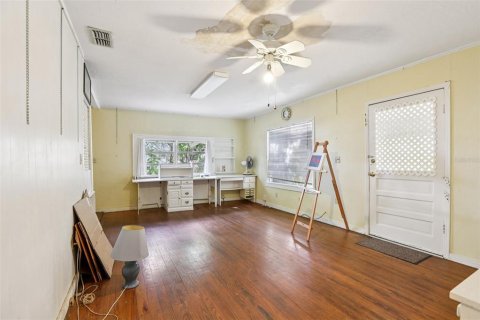 House in Zephyrhills, Florida 4 bedrooms, 144.93 sq.m. № 2095763 - photo 6