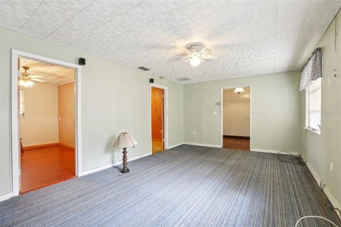 House in Zephyrhills, Florida 4 bedrooms, 144.93 sq.m. № 2095763 - photo 16