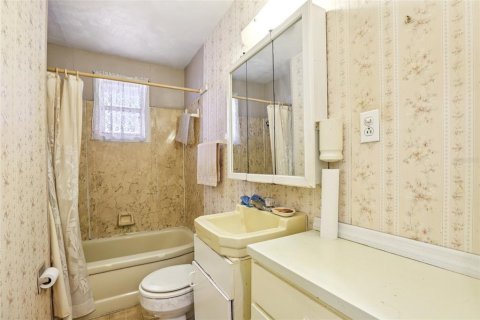 House in Zephyrhills, Florida 4 bedrooms, 144.93 sq.m. № 2095763 - photo 9