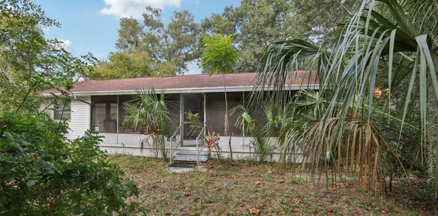 House in Zephyrhills, Florida 4 bedrooms, 144.93 sq.m. № 2095763