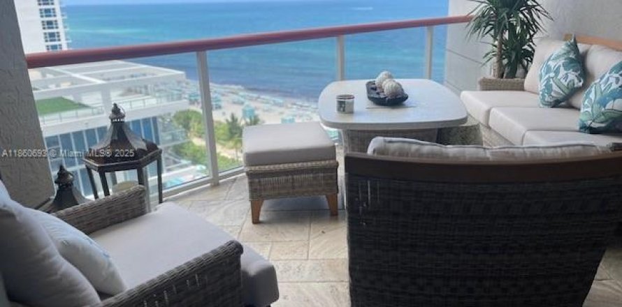 Кондоминиум с 2 спальнями в Майами-Бич, Флорида № 1957668