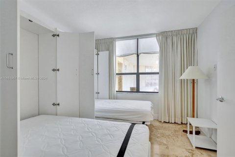 Condo in Bal Harbour, Florida, 2 bedrooms  № 1936147 - photo 28