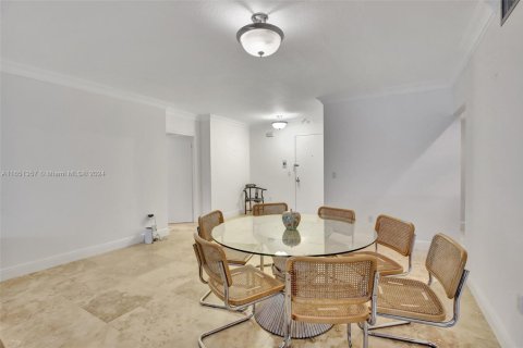 Condo in Bal Harbour, Florida, 2 bedrooms  № 1936147 - photo 12