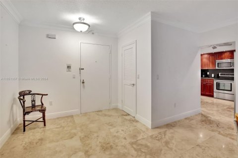 Condo in Bal Harbour, Florida, 2 bedrooms  № 1936147 - photo 5