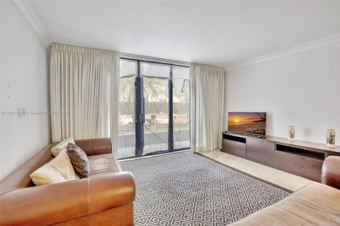 Condo in Bal Harbour, Florida, 2 bedrooms  № 1936147 - photo 8