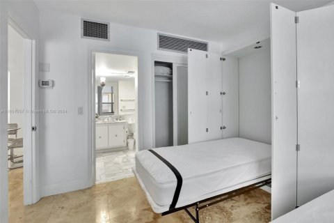 Condo in Bal Harbour, Florida, 2 bedrooms  № 1936147 - photo 27