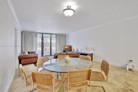 Condo in Bal Harbour, Florida, 2 bedrooms  № 1936147 - photo 6