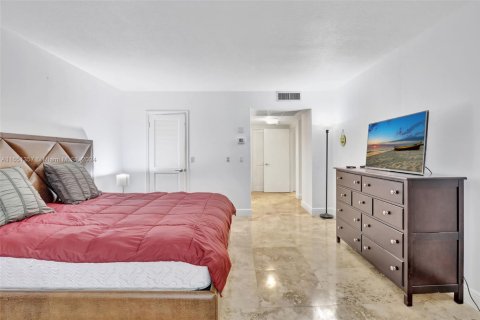 Condo in Bal Harbour, Florida, 2 bedrooms  № 1936147 - photo 21