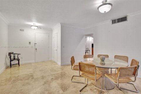 Condo in Bal Harbour, Florida, 2 bedrooms  № 1936147 - photo 11