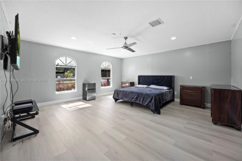 House in Palm Beach, Florida 4 bedrooms, 251.02 sq.m. № 2069029 - photo 27