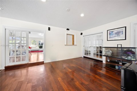 House in Palm Beach, Florida 4 bedrooms, 251.02 sq.m. № 2069029 - photo 18