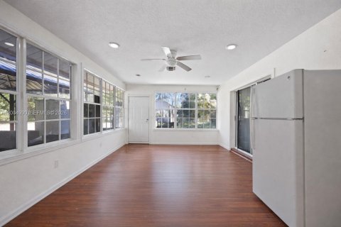 House in Palm Beach, Florida 4 bedrooms, 251.02 sq.m. № 2069029 - photo 21