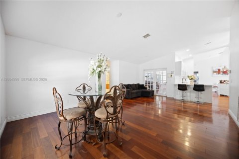 House in Palm Beach, Florida 4 bedrooms, 251.02 sq.m. № 2069029 - photo 11