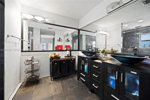 House in Palm Beach, Florida 4 bedrooms, 251.02 sq.m. № 2069029 - photo 25