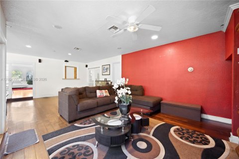 House in Palm Beach, Florida 4 bedrooms, 251.02 sq.m. № 2069029 - photo 15