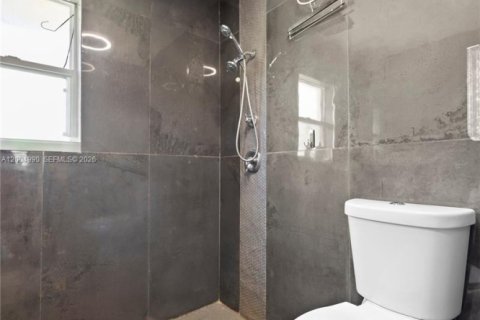 House in Palm Beach, Florida 4 bedrooms, 251.02 sq.m. № 2069029 - photo 26