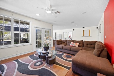 House in Palm Beach, Florida 4 bedrooms, 251.02 sq.m. № 2069029 - photo 16