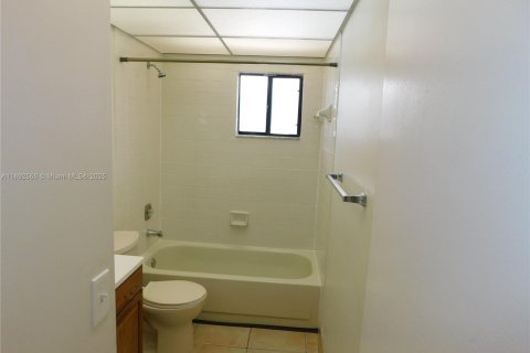 Купить кондоминиум в Майами, Флорида 2 спальни, 89.65м2, № 1946376 - фото 9