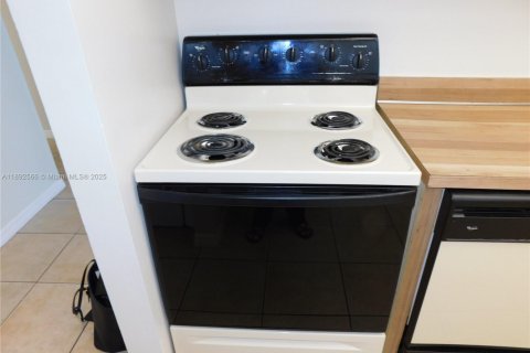 Купить кондоминиум в Майами, Флорида 2 спальни, 89.65м2, № 1946376 - фото 3