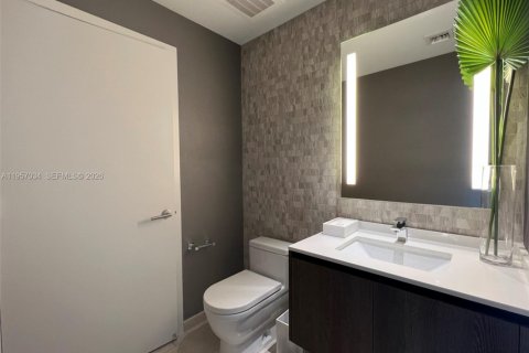 Condominio en alquiler en Miami, Florida, 2 dormitorios, 130.06 m2 № 2011831 - foto 10