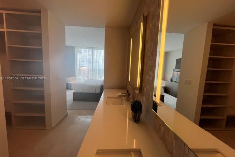 Condominio en alquiler en Miami, Florida, 2 dormitorios, 130.06 m2 № 2011831 - foto 5