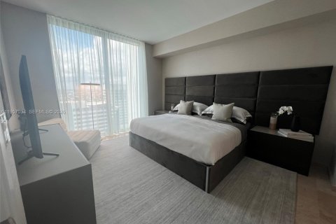 Condominio en alquiler en Miami, Florida, 2 dormitorios, 130.06 m2 № 2011831 - foto 2