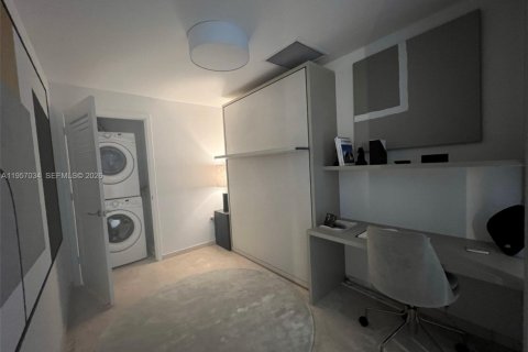 Condominio en alquiler en Miami, Florida, 2 dormitorios, 130.06 m2 № 2011831 - foto 9