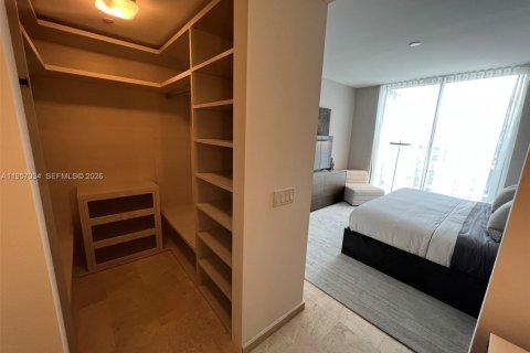 Condominio en alquiler en Miami, Florida, 2 dormitorios, 130.06 m2 № 2011831 - foto 11