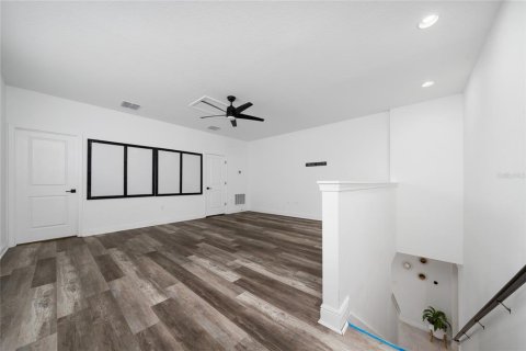 House in Clermont, Florida 4 bedrooms, 268.02 sq.m. № 1740957 - photo 9