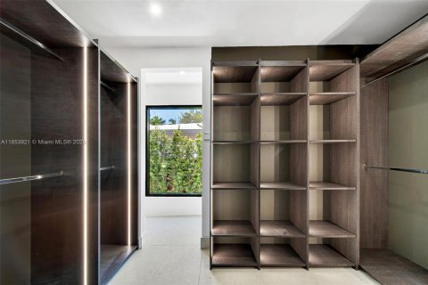 Casa en venta en Miami, Florida, 4 dormitorios, 209.12 m2 № 1892655 - foto 12