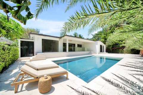 Casa en venta en Miami, Florida, 4 dormitorios, 209.12 m2 № 1892655 - foto 2