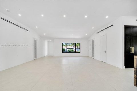 Casa en venta en Miami, Florida, 4 dormitorios, 209.12 m2 № 1892655 - foto 27