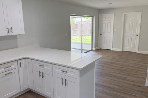 House in Land O' Lakes, Florida 3 bedrooms, 149.76 sq.m. № 1661949 - photo 12