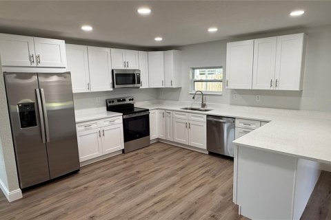 House in Land O' Lakes, Florida 3 bedrooms, 149.76 sq.m. № 1661949 - photo 10