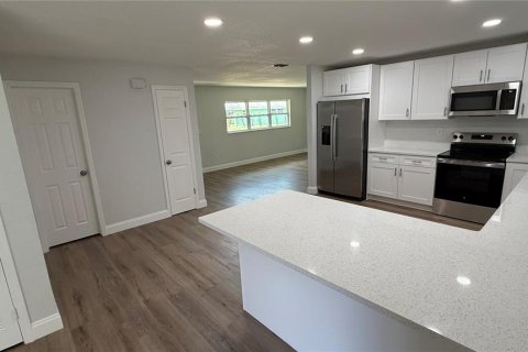 House in Land O' Lakes, Florida 3 bedrooms, 149.76 sq.m. № 1661949 - photo 16